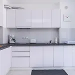 Cinecitta - One Bedroom Lion\'S Bridge Apartment