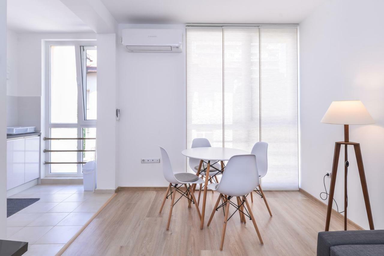Cinecitta - One Bedroom Lion's Bridge Apartament *