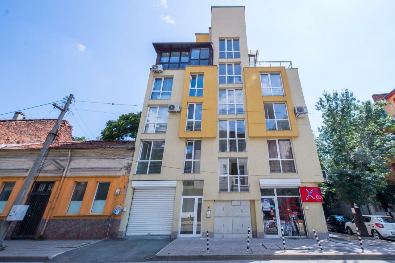 Cinecitta - One Bedroom Lion's Bridge Apartament *