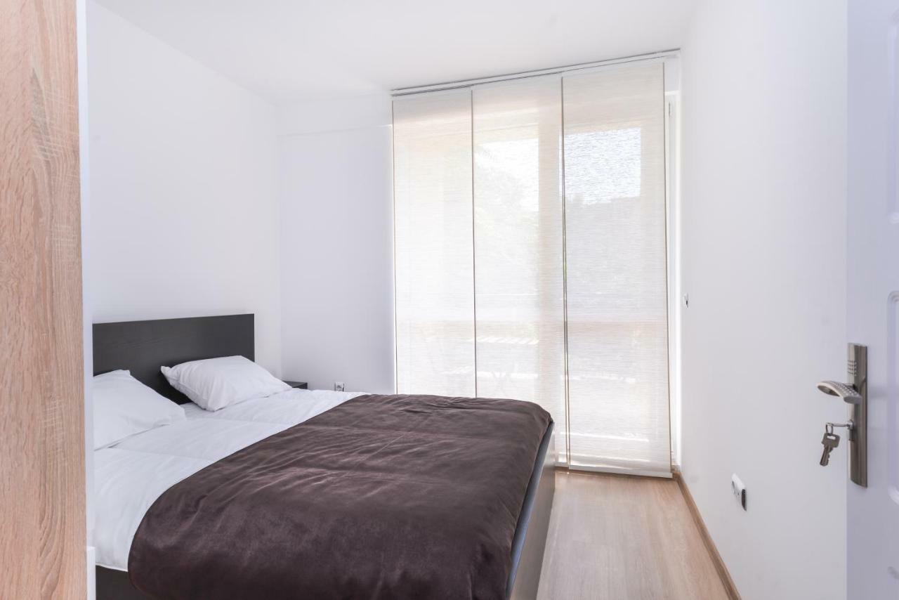 Cinecitta - One Bedroom Lion's Bridge